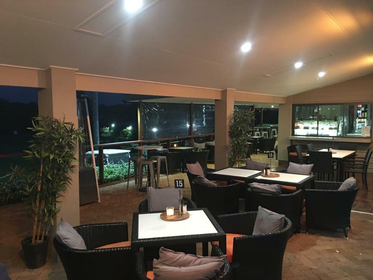 Fairway Village @ Windaroo Lakes Golf Club Екстер'єр фото